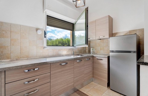 Lonate Pozzolo Apartment | Apartment '9' with Shared Garden, Balcony and Wi-Fi