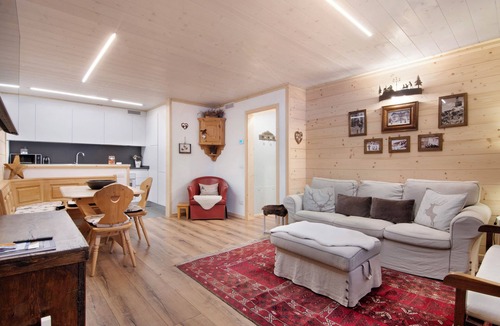 Madesimo Apartment | Apartment 'A Casa Di Anna' with Mountain View, Private Garden and Wi-Fi