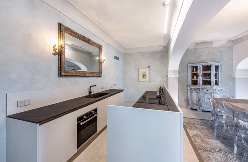 Soiano del Lago Apartment | Apartment 'Abaye I Champagne - Charm' with Shared Pool, Wi-Fi and Air Conditioning