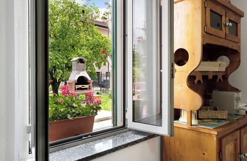 Brebbia Apartment | Apartment 'Al Vecchio Pozzo' with Private Terrace, Wi-Fi and Air Conditioning