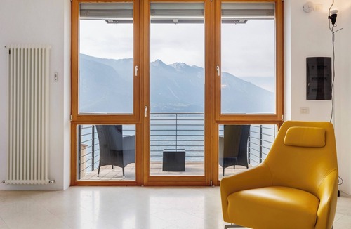 Limone sul Garda Apartment | Apartment 'Alba' with Lake View, Wi-Fi and Air Conditioning