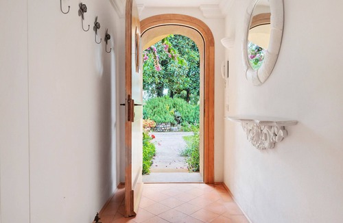 Puegnago del Garda Apartment | Apartment 'Ametista' with Shared Pool, Wi-Fi and Air Conditioning