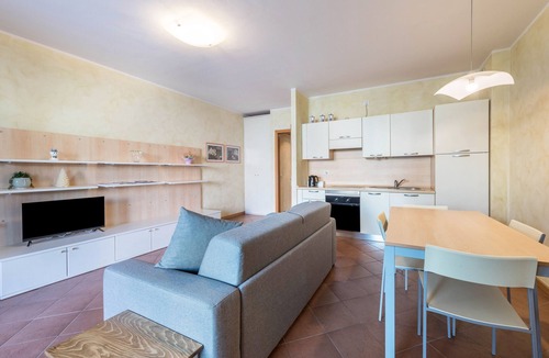 Padenghe sul Garda Apartment | Apartment 'Appartamento Sogno sul Garda' with Private Pool, Wi-Fi and Air Conditioning