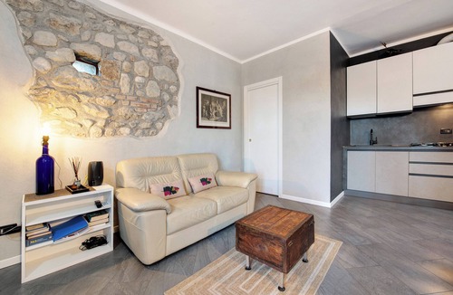 Moniga del Garda Apartment | Apartment 'Appartamento Piccolo Principe' with Balcony, Wi-Fi and Air Conditioning