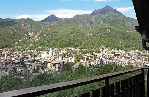 Caspoggio Apartment | Apartment 'Appartamento Gaia' with Mountain View, Shared Terrace and Shared Garden