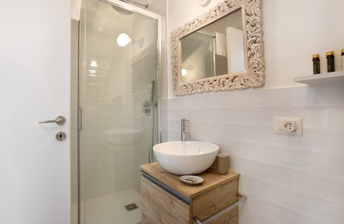 De Angeli Apartment | Apartment 'Appartamento Giuseppe' with Shared Garden, Wi-Fi and Air Conditioning