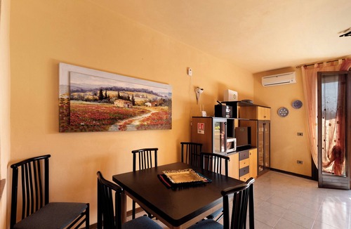 Desenzano del Garda Apartment | Apartment 'Brezza Del Lago' with Lake View, Wi-Fi and Air Conditioning