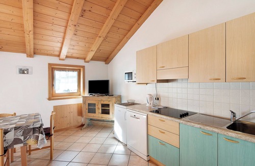 Trepalle Apartment | Apartment "Bait del Pont 50" with Mountain View, Wi-Fi & Garden