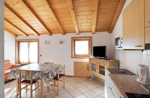 Trepalle Apartment | Apartment "Bait del Pont 51" with Mountain View, Wi-Fi & Garden