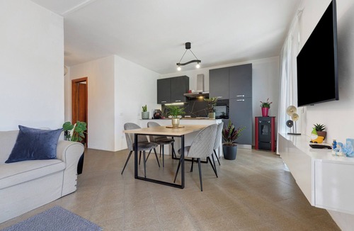 Vesio Apartment | Apartment 'Casa Vacanze Leon' with Lake View, Private Garden and Wi-Fi