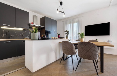 Vesio Apartment | Apartment 'Casa Vacanze Leon' with Lake View, Private Garden and Wi-Fi