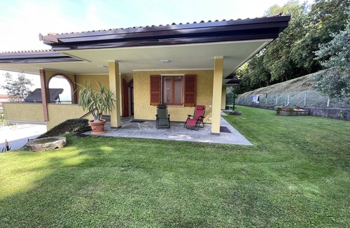 Monte Apartment | Apartment 'Casa Emiliano' with Lake View, Wi-Fi and Air Conditioning