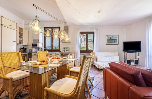 Aer Apartment | 'Apartment Capri' with Lake View, Garden & Wi-Fi