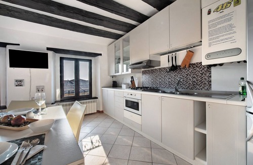 Borgo San Leonardo Apartment | Apartment 'Casa Vacanze Civetta' with Shared Terrace & Wi-Fi
