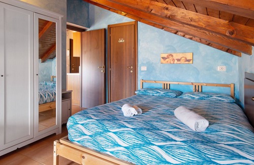 Casargo Apartment | Apartment "Casargo 1" with Mountain View & Balcony