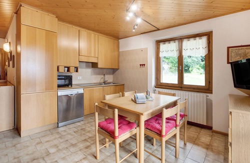 Bormio Ski Chalet | Apartment 'Chalet Holly' with Mountain View, Shared Garden and Wi-Fi