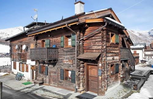 Livigno Apartment | Apartment Chalet Maffins 1 near Ski Lifts with Mountain View