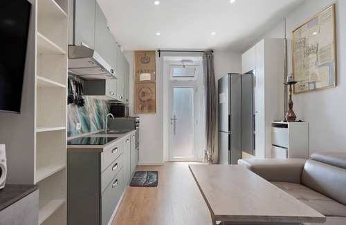 Crescenzago Apartment | Apartment 'Crescenzago' with Wi-Fi and Air Conditioning