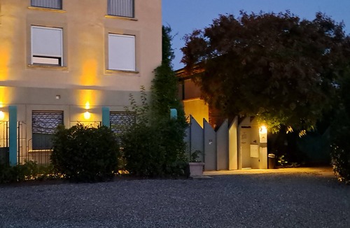 Guardamiglio Apartment | Apartment 'Deluxe' with Wi-Fi and Air Conditioning