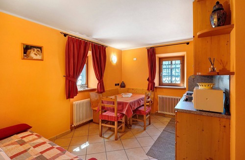 Livigno Ski Chalet | Apartment 'Devislong' with Mountain View, Shared Garden and Wi-Fi