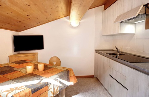 Livigno Apartment | Apartment 'Elisabetta n2' with Mountain View & Wi-Fi