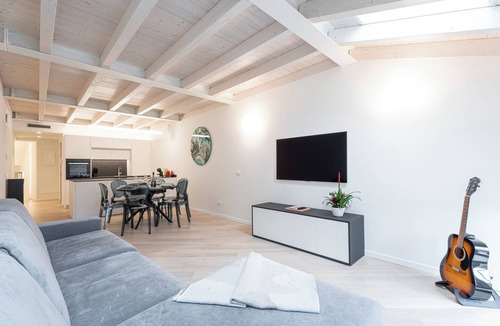 Salo Apartment | Apartment 'Flat 5' with Lake View, Wi-Fi and Air Conditioning