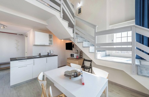 Toscolano Maderno Apartment | Apartment Garda Friends Mondrian with Lake Views, Garden & Wi-Fi