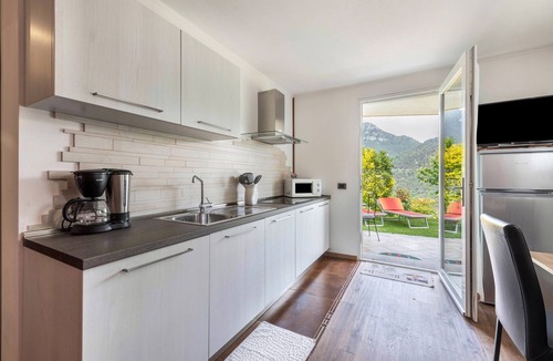 Tremosine Apartment | Apartment 'Georesort D2' with Mountain View, Wi-Fi and Air Conditioning