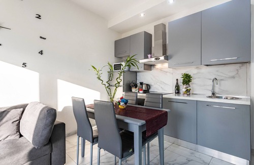 Monza Apartment | Apartment 'Grand Prix Monza - Autodromo F1' with Balcony, Wi-Fi and Air Conditioning