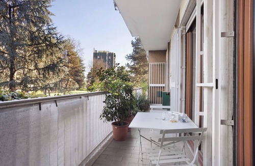 Lampugnano Apartment | Apartment 'Green House' with Private Terrace, Shared Garden and Wi-Fi