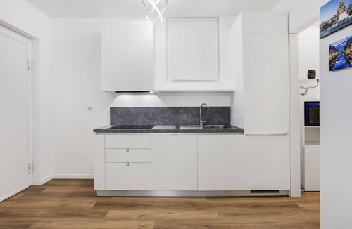 Nova Milanese Apartment | Apartment 'House Global International' with Wi-Fi and Air Conditioning