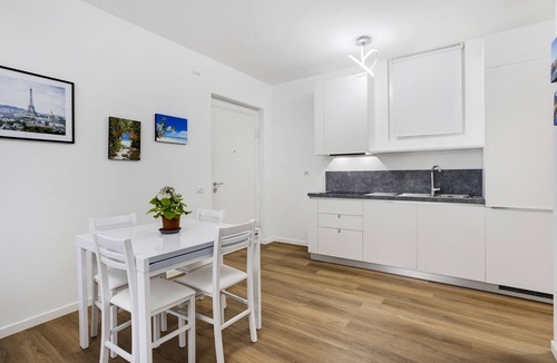 Nova Milanese Apartment | Apartment 'House Global International' with Wi-Fi and Air Conditioning