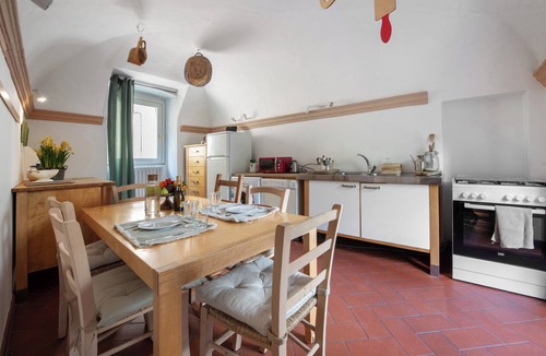 Sulzano Apartment | Apartment 'Il Giardino Segreto' with Lake View, Private Terrace and Wi-Fi