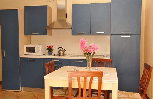 Crone Apartment | Apartment in Idro with Pool and Garden