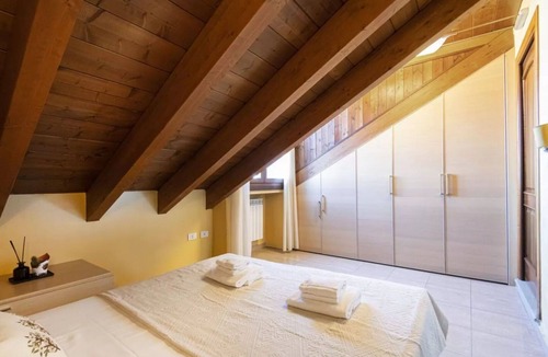 Tricolore Apartment | Apartment in Milan with 2 bedrooms sleeps 6