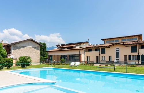 Cunettone House | Apartment in Salò with Pool and Olive Groves