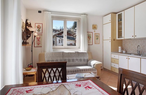 Chiesa in Valmalenco Apartment | Apartment 'Irma' with Mountain View, Private Garden and Wi-Fi