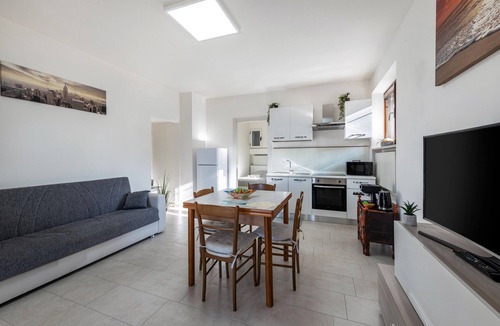 San Felice del Benaco Apartment | Apartment 'Al Porto Terrace Close To The Lake' with Private Terrace, Wi-Fi and Air Conditioning