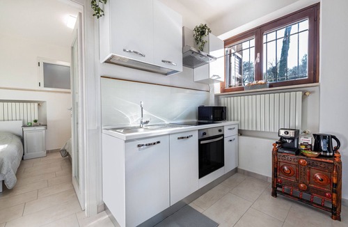 San Felice del Benaco Apartment | Apartment 'Al Porto Terrace Close To The Lake' with Private Terrace, Wi-Fi and Air Conditioning