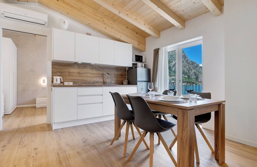 Limone sul Garda Apartment | Apartment 'Jacky's 2' with Lake View, Wi-Fi and Air Conditioning