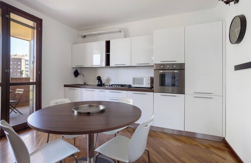 Agrate Brianza Apartment | Apartment 'La Casa Di Cami' with Balcony and Wi-Fi