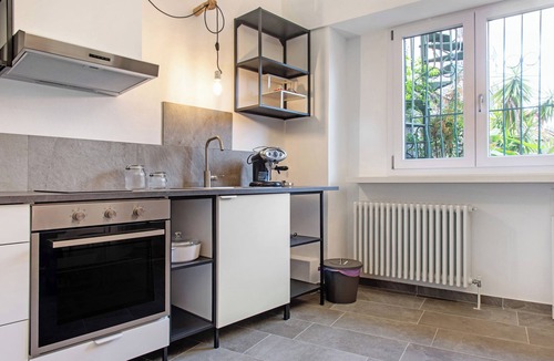 Porto Valtravaglia Apartment | Apartment 'Lac' with Wi-Fi