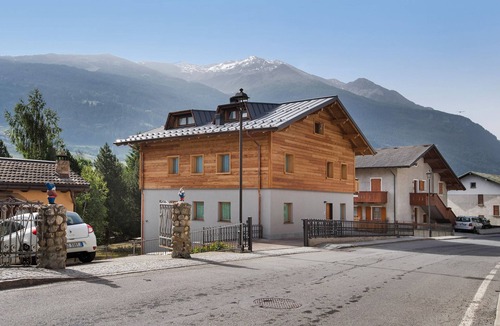 Santa Lucia Apartment | Apartment "La Casa di Armando Stelvio" with Mountain View, Garden & Wi-Fi