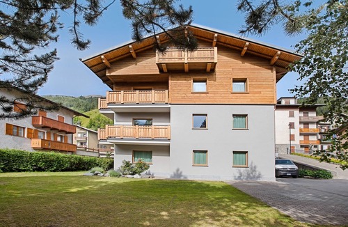 Santa Lucia Apartment | Apartment "La Casa di Armando Stelvio" with Mountain View, Garden & Wi-Fi