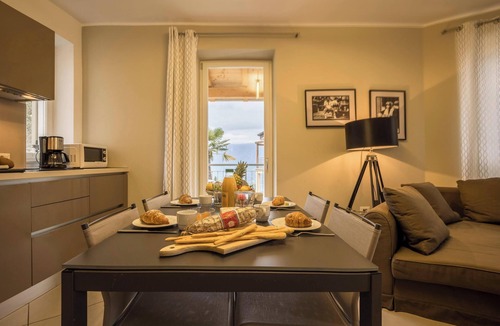 Aer Apartment | Apartment 'La Villa Tesoro' with Lake View, Shared Pool and Wi-Fi
