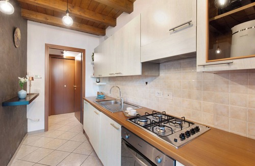 Sulzano Apartment | Apartment 'Lake and Love' with Lake View, Wi-Fi and Air Conditioning