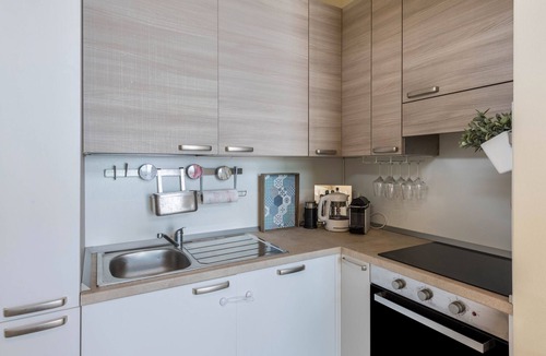 Pulciano Apartment | Apartment "Little Paradise Lake Garda" with Shared Pool & Wi-Fi