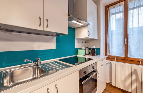 Morgnaga Apartment | Apartment 'Morgnaga Lovely Flat' with Wi-Fi and Air Conditioning