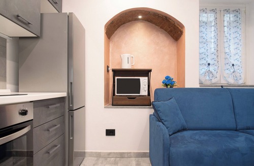Bisuschio Apartment | Apartment 'Nido Cicogna' with Wi-Fi