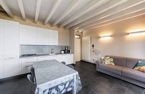 Polpenazze del Garda Apartment | Apartment 'Olaf' with Lake View, Wi-Fi and Air Conditioning